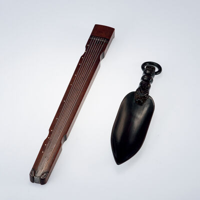 紫檀獣把葉形茶則·嵌銀小古琴香筒（皆箱付）