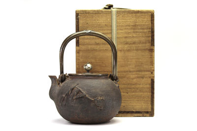 梅泉 在銘 銀珠摘象嵌 鐵瓶（箱付）