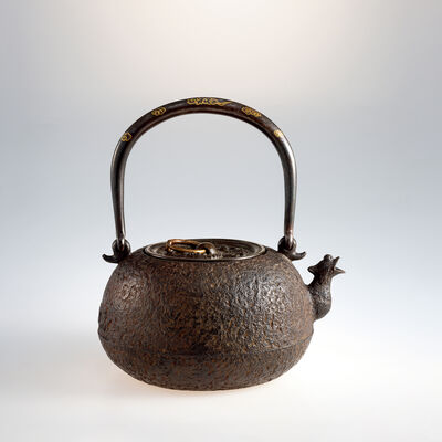 龍文堂六代安之介造 平宝珠形鳳首鏡蓋鉄瓶 共布共袋（木箱）