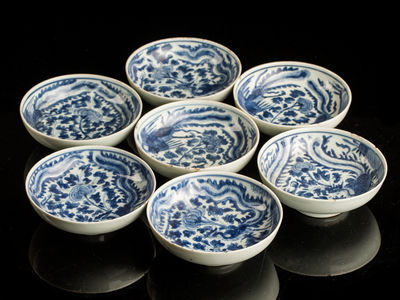 095-「碧玉珍玩宝製」染付鳳凰紋鉢七客