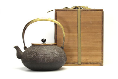 金谷五郎三郎 黃唐銅鎚目噛弦 平寶珠式鉄瓶（共箱）