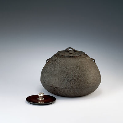 高木治良兵衛造　芦地紋蜻蛉釜　替蓋付（共箱）