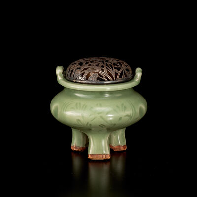 青磁小香炉（収蔵箱）