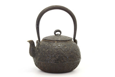 治良兵衛作 岩肌日丸形鉄蓋鉄瓶