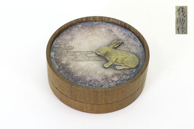 儀助作 金銀象嵌兔紋香盒（箱付）