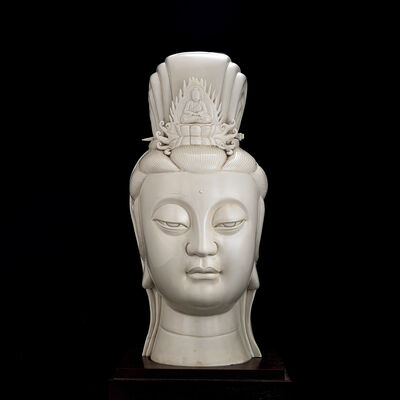 徳化白磁菩薩置物（木箱）