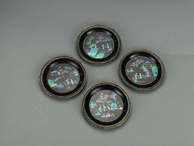 134 明 黑漆嵌螺鈿人物紋盤 一套四件