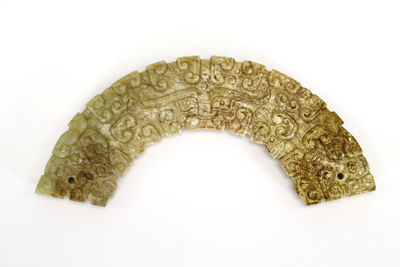 古玉饕餮龍紋璜（箱付）