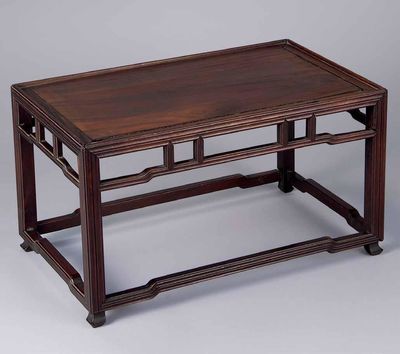 2329 清 红木高足长方台