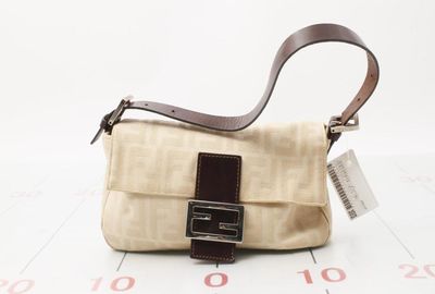 439-06228 ＦＥＮＤＩ ショルダーバッグ