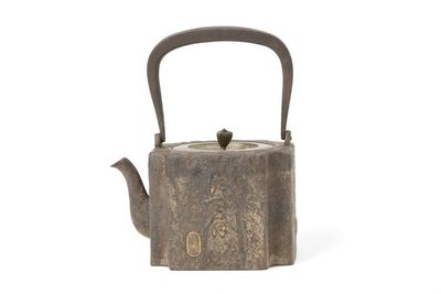 「金壽堂」造 鉄錯金銀 詩文紋 鉄瓶