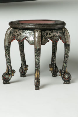 明嘉靖_萬暦御製 黒漆嵌螺鈿 龍紋 五足凳