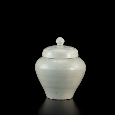 李朝　白磁蓋壺（箱付）