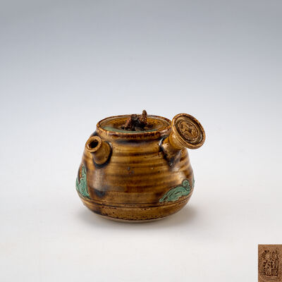 清水蔵六於大清宜興造　魚紋急須　箱書有（共箱）