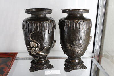 L1003　明治金工花瓶一対