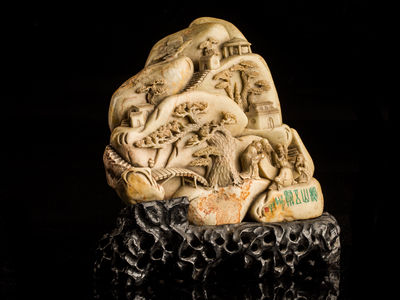 104-寿山石山水人物彫置物