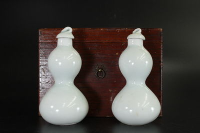 白瓷葫蘆賞瓶一對（箱付）