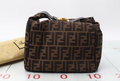 439-03926 ＦＥＮＤＩ セカンドバッグ