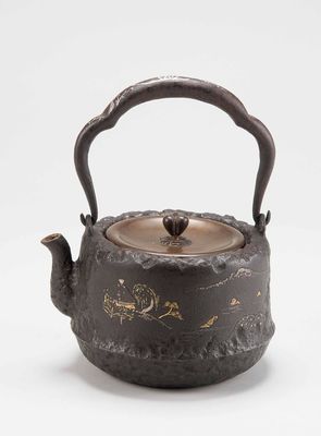 2261 龙文堂错金银山水纹铁壶