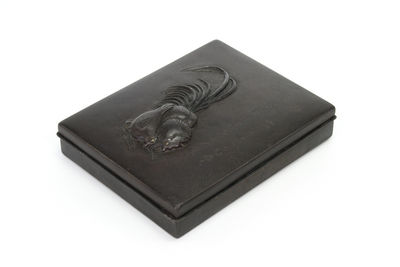 明珍宗正在銘 雞紋金工盒 （木箱）