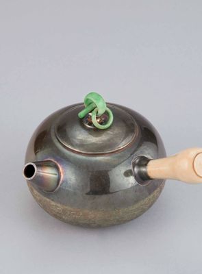 2183 纯银制银炮口宝珠形银瓶