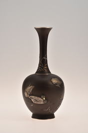 政近造鉄被せ水鳥図金銀象嵌花入