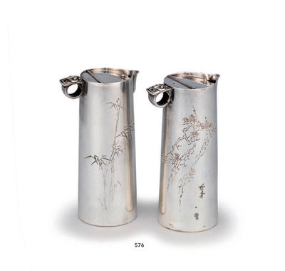 576 藏六 纯银春峰画松竹雕酒器（付共箱） （一对）