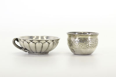 二代蔵六造 純銀萬歳雲杯·九世中川凈益造菊花形杯 計2點（各共箱）