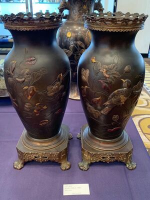 L1002　明治金工花瓶一対<象嵌>