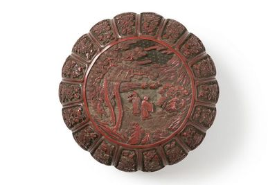 清中期 剔紅雕 人物紋 菊瓣式蓋盒