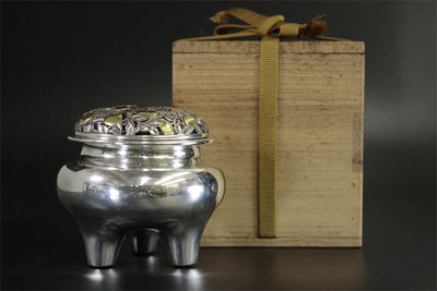 中川凈益造 透雕金銀花草文 南鐐香爐（共箱）