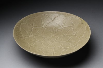 唐五代越州窯青釉瓣紋盤 資料本付