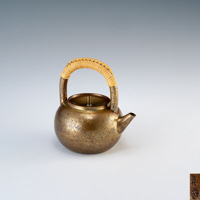 五代玉川堂造　口打出鎚起銅湯沸　竹巻手（共箱）