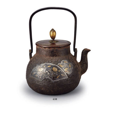 638 云色堂 金银象嵌扇面草花纹铁壶