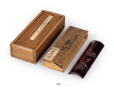 557 紫檀莲雕银嵌虫茶量（付共箱）