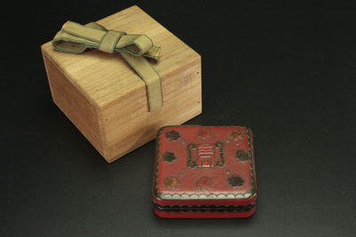 紅漆香盒