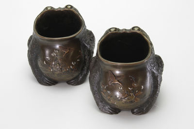 宮部造 花鳥象嵌 蛙形銅香爐 一對