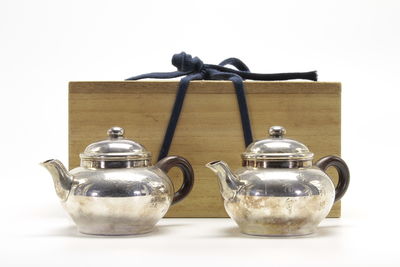 延年造 漢詩花草彫 純銀急須一對（共箱）