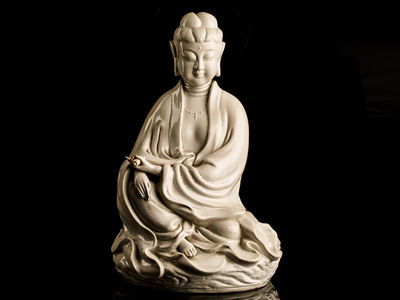 022-白磁　観音像