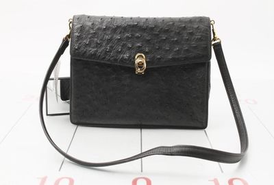 439-02398 Ｒｅａｌ　ｌｅａｔｈｅｒ　ｓｅｒｉｅｓ ショルダーバッグ