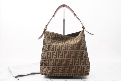 440-02140 ＦＥＮＤＩ ショルダーバッグ