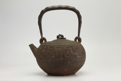 亀文堂造 饕餮紋 鐵瓶（箱付）