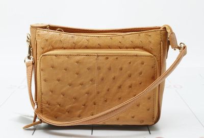 440-01156 Ｒｅａｌ　ｌｅａｔｈｅｒ　ｓｅｒｉｅｓ ショルダーバッグ