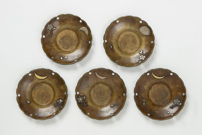 「内山大助」造 銅錯銀月花紋茶托