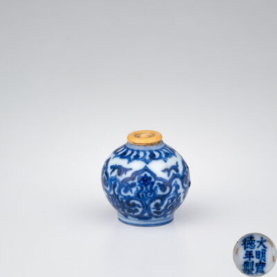 大明宣徳年製款　青華小罐