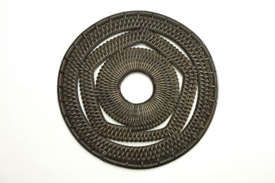 三環交錯藤編杯墊一枚