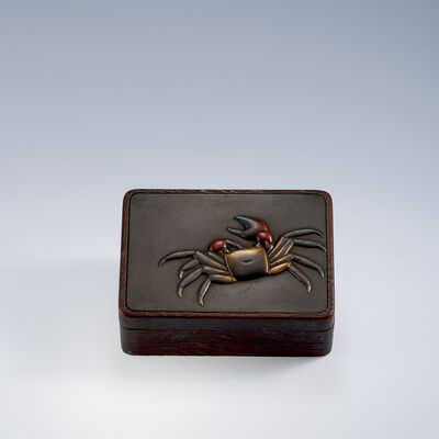 河面冬山 蟹巻煙草入  (共箱）