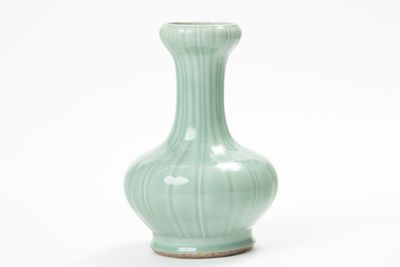 清中期 粉青釉 瓶