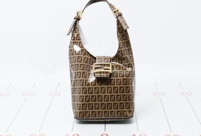 439-02584 ＦＥＮＤＩ ショルダーバッグ