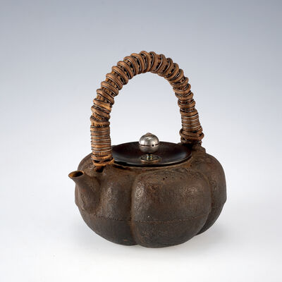 釜師宗三郎造　梅花式藤手鉄瓶（共箱）